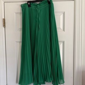 Vine & Love Vibrant Green Gaucho Pant Sz L